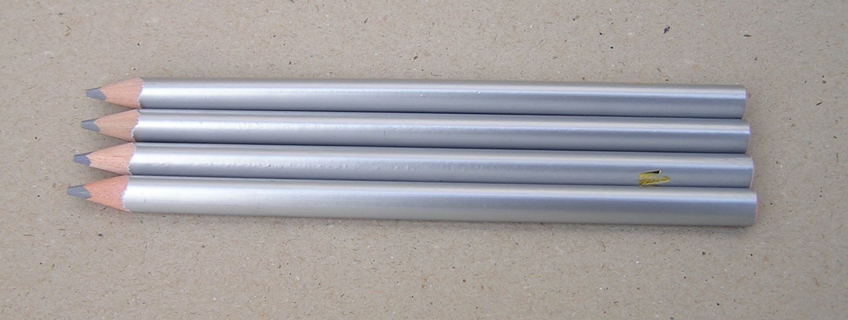 metallic sølv