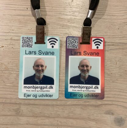 Kort 3 - Link til firmahjemmeside. Skabelon. Plastik kort i ID kort størrelse med chip, som er kodet med link til firma hjemmeside. På højkant. Mulighed for eget design.