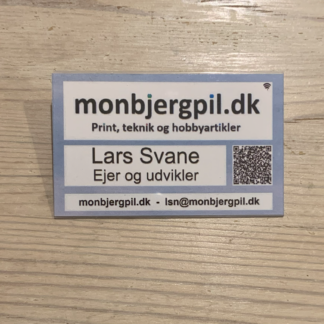 Kort 33 - Elektronisk visitkort. Skabelon. Kongres navneskilt i fuld farvetryk. 9 x 5,5 cm. Uden foto. Valgfri QR kode. Med chip.