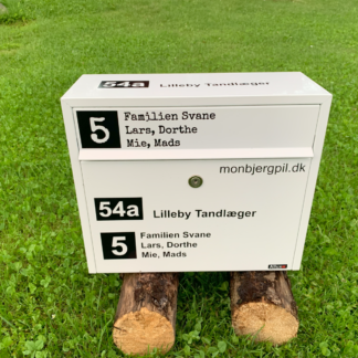 2 x Folie postkasse skilt. Sort eller hvid folie. Mellem 10 og 29 cm. bredt. Slidstærkt. Samme folie som bruges på varevogne og lastbiler.